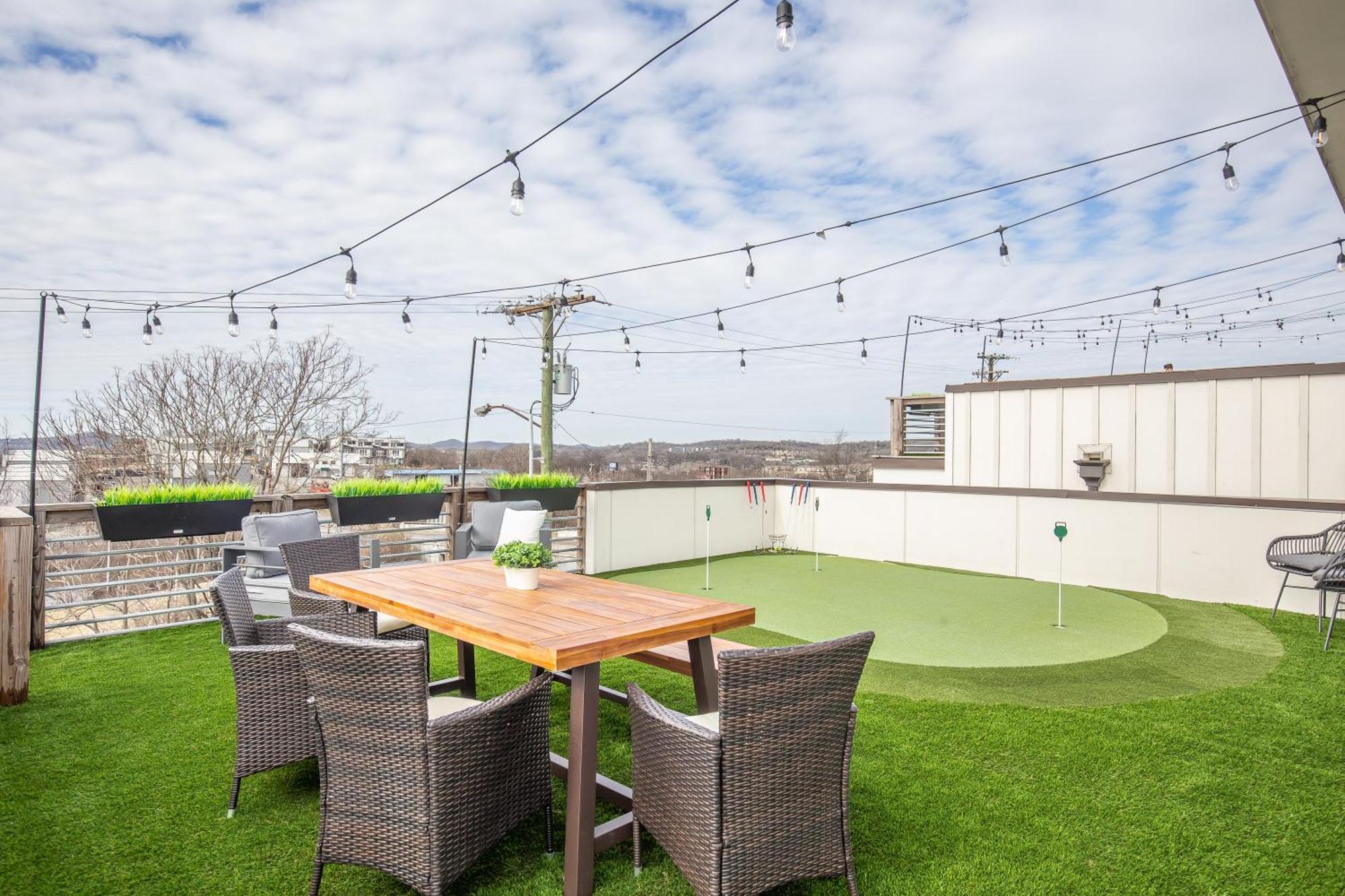 Whiskey House With Rooftop Golf, City Views! 8Min To Downtown! Sleeps 9! Нашвілл Екстер'єр фото